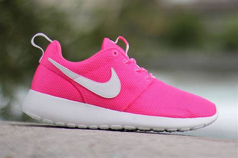 nike roshe run schwarz pink weiß|Nike Roshe run.